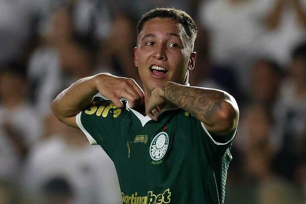 Jovem Thalys comemorando gol no jogo Santos x Palmeiras