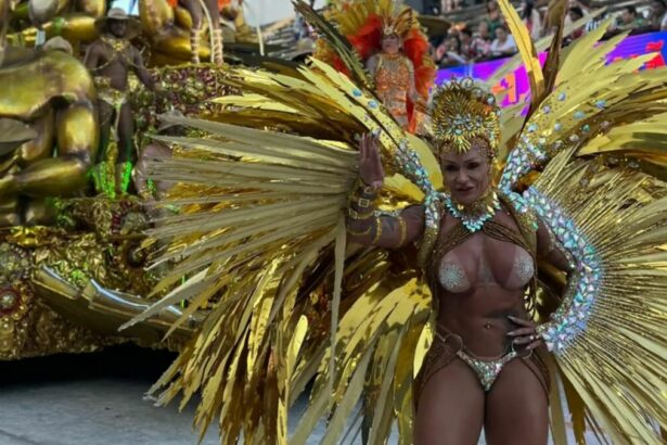 Aline Bianca em trecho de desfile no Carnaval de Vitória