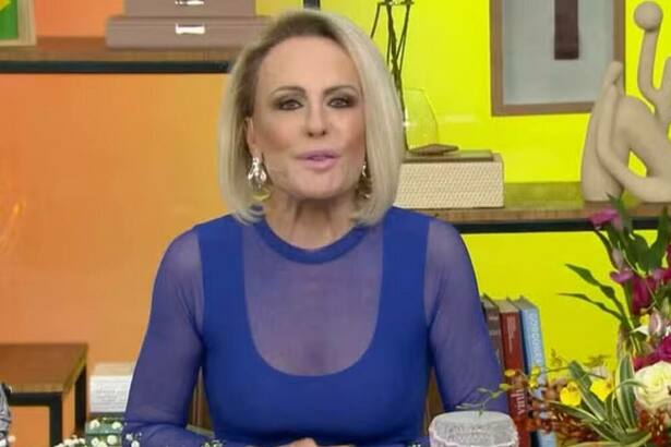 Ana Maria Braga, de roupa azul, na bancada do Mais Você