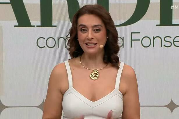 Catia Fonseca, de blusa branca, no cenário do Melhor da Tarde