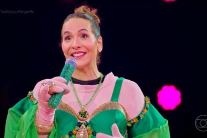 Maria Beltrão, após ser desmascarada como Jade, no The Masked Singer Brasil