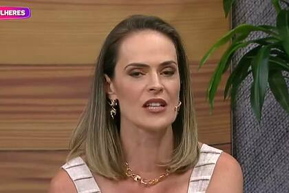 Regiane Tápias no sofá do Mulheres, em trecho de despedida da TV gazeta
