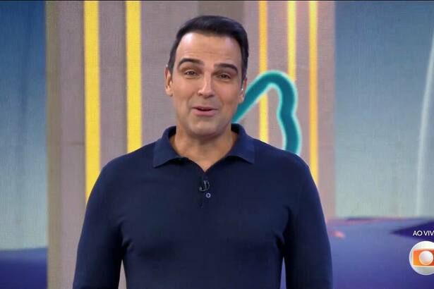 Tadeu Schmidt no cenário do BBB 25