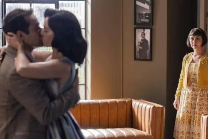 Eugênia olha para Alfredo beijando Anita na boca em cena de Garota do Momento