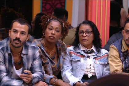 Brothers olham espantados para o telão na sala do BBB 25