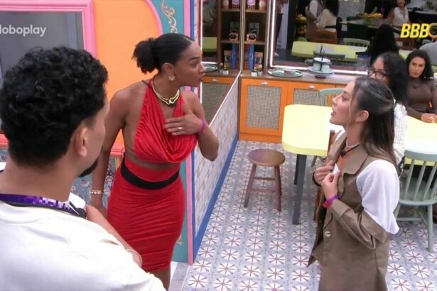 Aline e Renata em trecho de discussão na cozinha do BBB 25