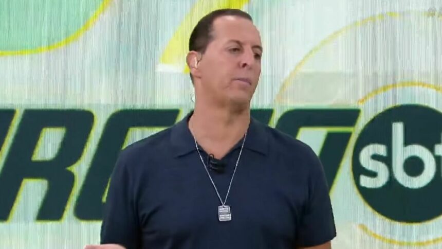 Benjamin Back no cenário do Arena SBT