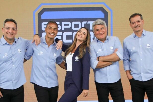 Mauricio Noriega, Dodo, Salvio Spinola, Paloma Tocci e Cléber Machado em pé no cenário do Esporte RECORD