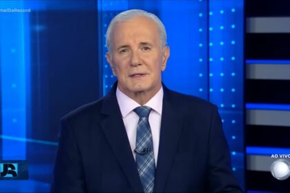 Celso Freitas na bancada do Jornal da Record