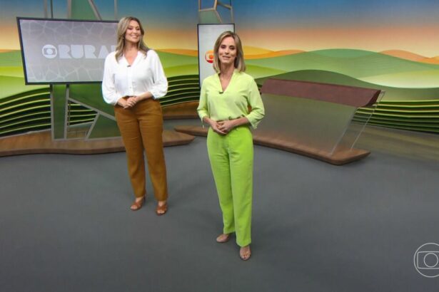 Cristina Vieira veste calça marrom e blusa branca ao lado de Helen Martins que veste conjunto verde no cenário do Globo Rural