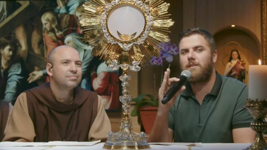 Frei Gilson e Zè Neto em trecho do Rosário