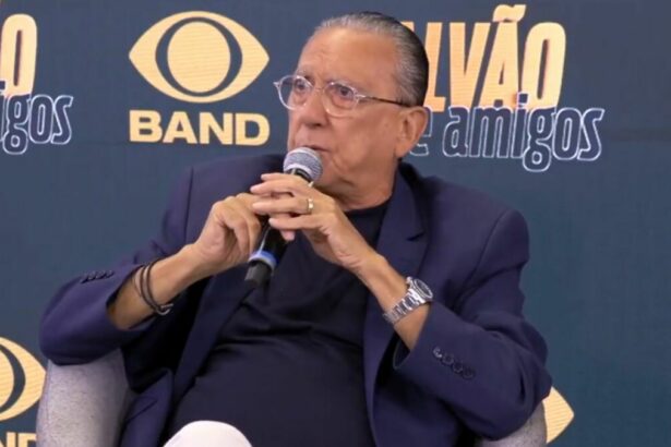 Galvão Bueno com semblante emocionado em trecho da coletiva na Band