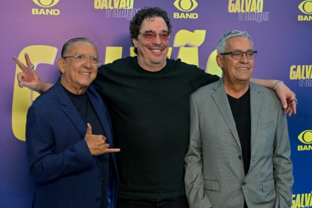 Galvão Bueno, Casagrande e Mauro Naves posando na Coletiva do programa Galvão e amigos