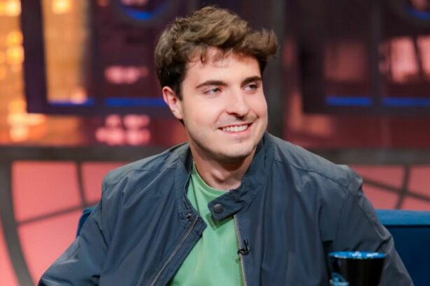 João Augusto Liberato no cenário do The Noite