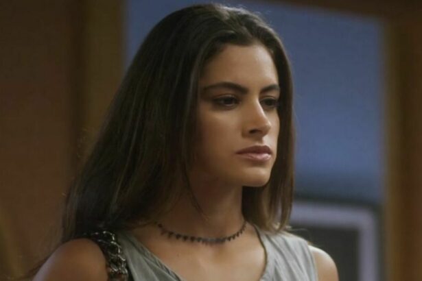 Letícia Salles, como Erika em Vai na Fé