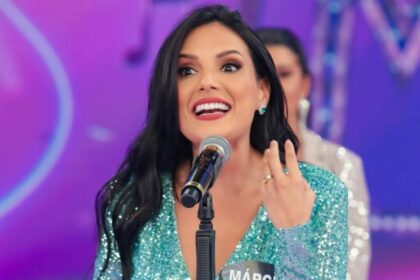 Márcia Dantas sorridente em trecho do Programa Silvio Santos