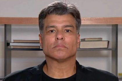 Maurício Mattar em foto posada após a harmonização facial