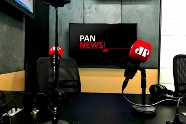Telão com logo do Pan News Curitiba