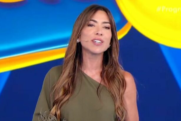 Patricia Abravanel, de roupa verde, em trecho do sorteio da Tele Sena