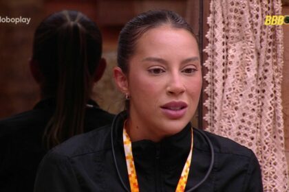 Renata em conversa no Quarto do Nordeste do BBB 25