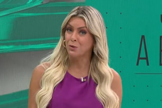 Renata Fan no cenário do Jogo Aberto