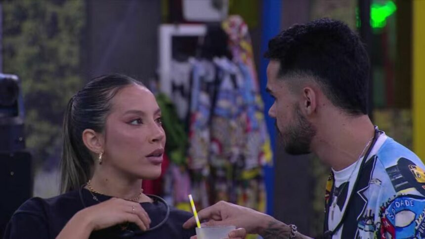 Renata e João Pedro em conversa na festa do líder do BBB 25