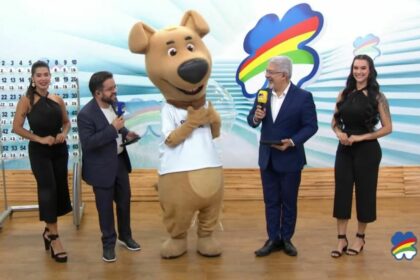 Mascote do Pernambuco dá Sorte entre os apresentadores na abertura do sorteio deste domingo, 30/03/2025