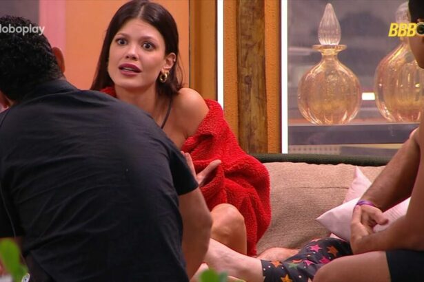 Vitória Strada, Guilherme e Vinicius em conversa na área externa do BBB 25