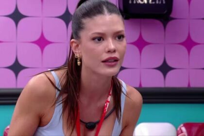 Vitória Strada revoltada no quarto anos 50 do BBB 25