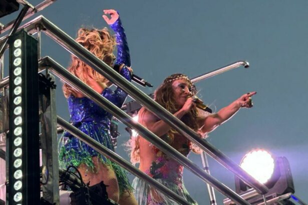Wanessa Camargo e Claudia Leitte em cima do trio elétrico no Bloco Largadinho