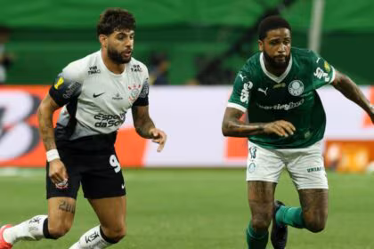 Yuri Alberto e Micael em trecho do jogo Corinthians x Palmeiras