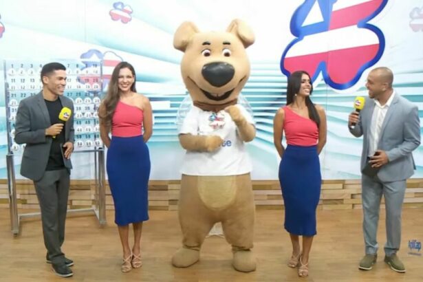 Mascote do Bahia dá Sorte entre os apresentadores na abertura do sorteio deste domingo, 23/03/2025