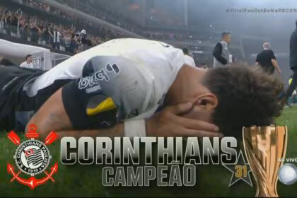 Jogador do Corinthians cai no chão da arena emocionado com a vitória no Paulistão 2025 na transmissão da RECORD