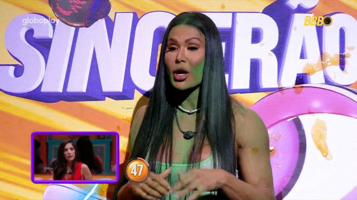Gracyanne toda fumaçada no Sincerão