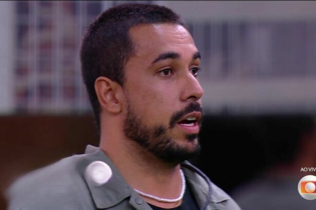 Maike no gramado do BBB 25 durante o sincerão que mexeu com enquete