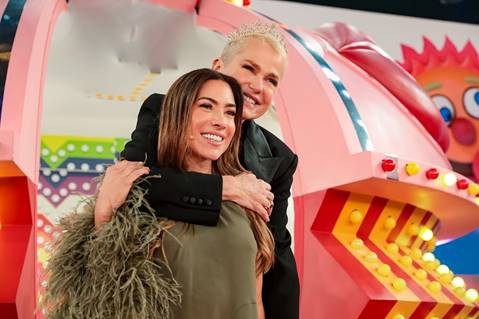 Patricia Abravanel e Xuxa no palco do Programa Silvio Santos