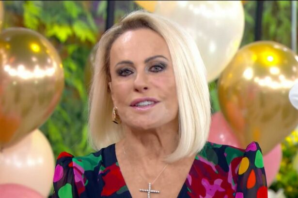 Ana Maria Braga emocionada com balões ao fundo, no Mais Você