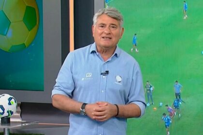 Cleber Machado no estúdio de transmissão do Brasileirão na RECORD