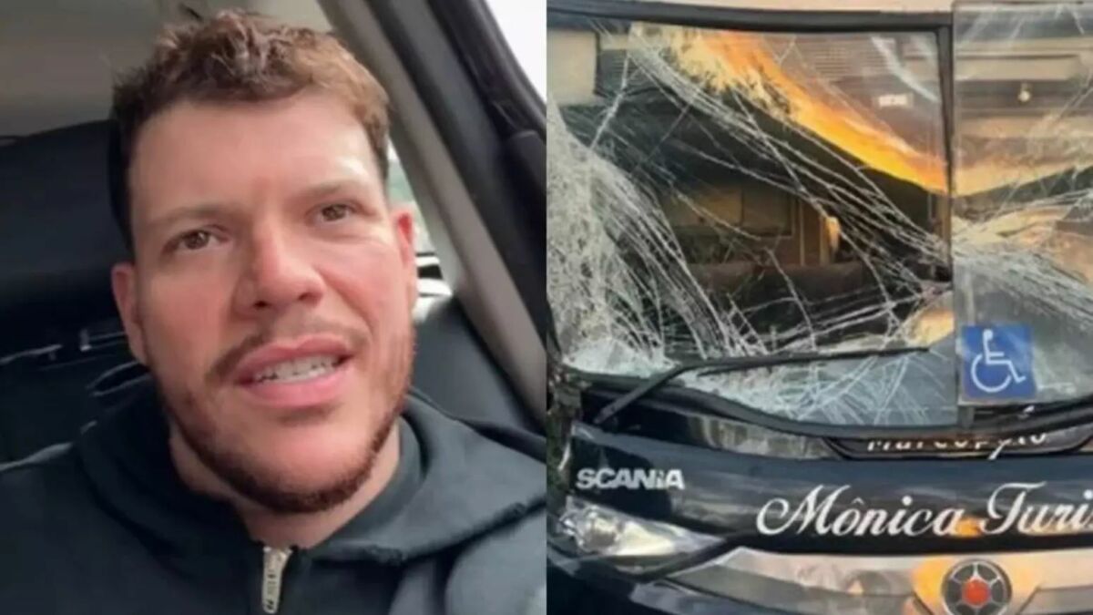 Ferrugem compartilhou a imagem do ônibus todo destruído nos stories do Instagram
