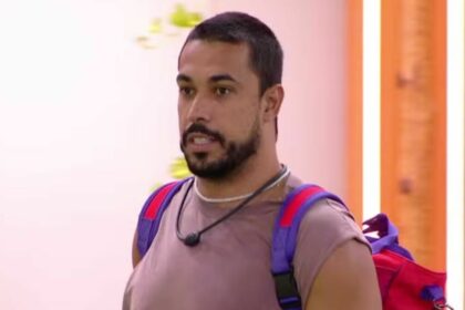 Maike com a mochila nas costas após eliminação no bbb 25