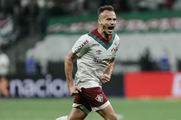 Renê comemorando gol no jogo Corinthians x Fluminense