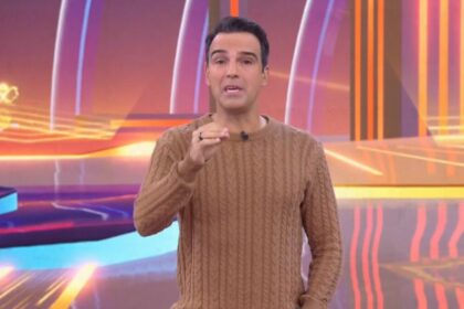 Tadeu schmidt explicando a dinâmica da semana no cenário do bbb 25