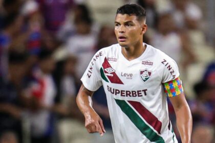 Thiago Silva em campo com a camisa do Fluminense