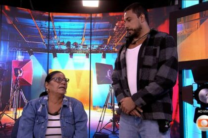Delma olha para maike, que está em pé, dentro do confessionário do bbb 25