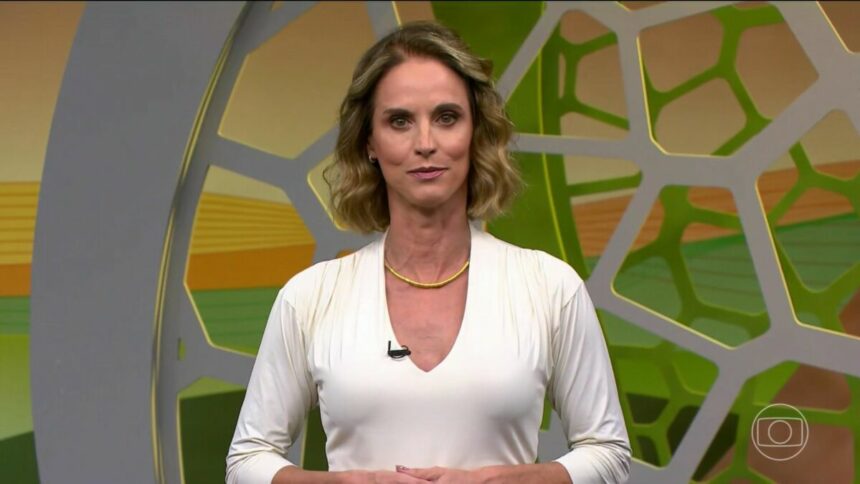Helen Martins de roupa branca apresentando o Globo Rural