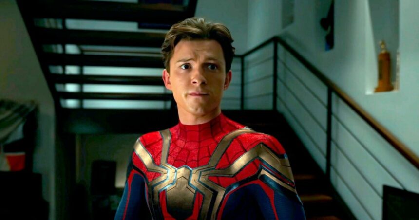 Tom Holland vestido de Homem-Aranha 4