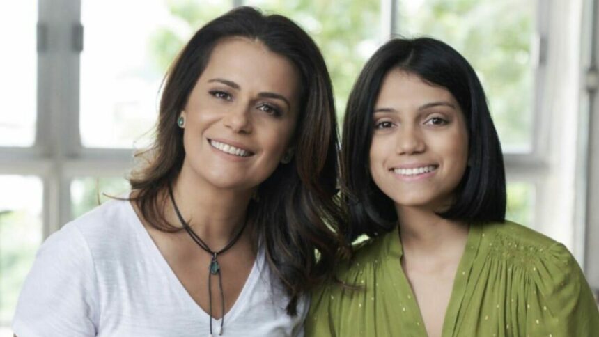 Adriana Araújo e Giovanna Araújo em foto posada juntas