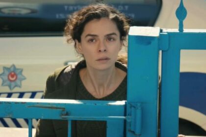 Bahar na delegacia, em trecho do capítulo de Força de Mulher