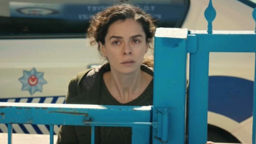 Bahar na delegacia, em trecho do capítulo de Força de Mulher