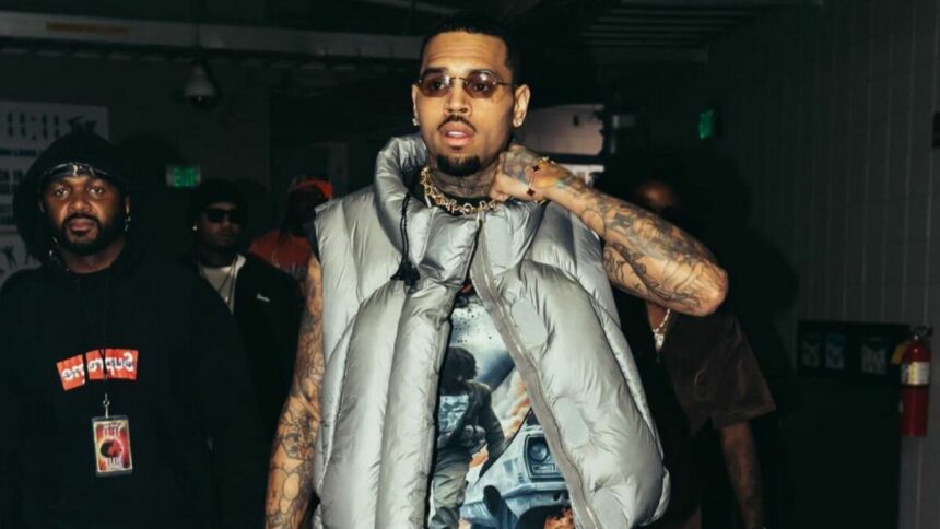 Chris Brown nos bastidores de um show
